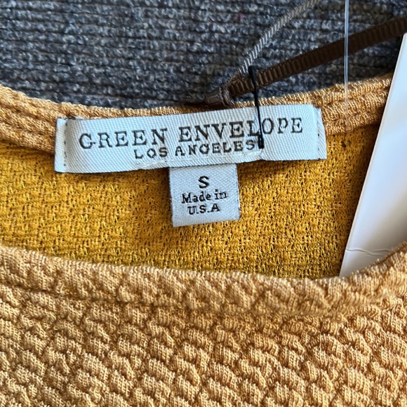 Green envelope top with shoulder ties size small NWT - Picture 3 of 3